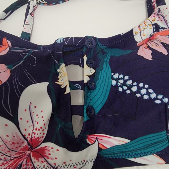 CUPSHE Women's Low Rise Cutout Criss Cross Bikini Swimsuit Set - Picture 6 of 14